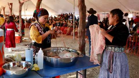 Miss Navajo Nation Pageant Week Kicks Off with Sheep Butchering